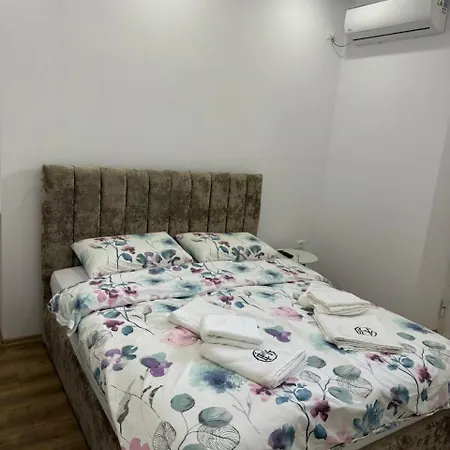Pensionat 21 At Blloku Area Tirana