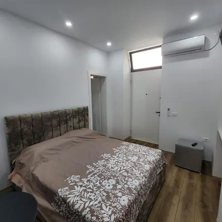 21 At Blloku Area Pensionat Tirana