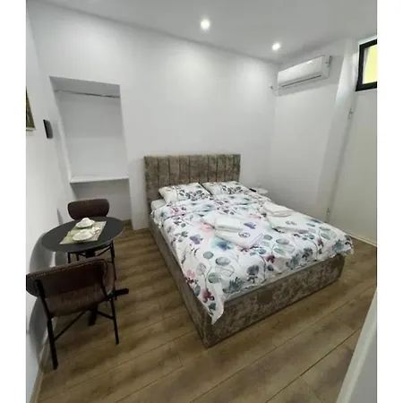 Vendégház 21 At Blloku Area Tirana