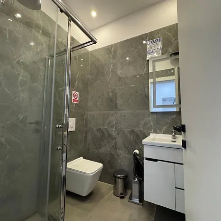 21 At Blloku Area 3* טיראנה