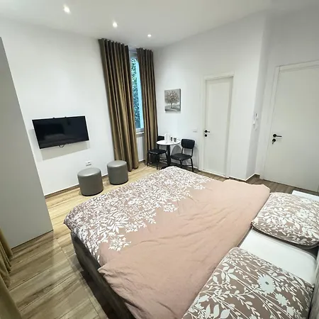 בית הארחה 21 At Blloku Area