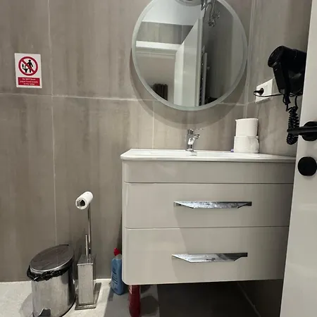 21 At Blloku Area Vendégház Tirana