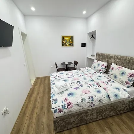 21 At Blloku Area בית הארחה 3*