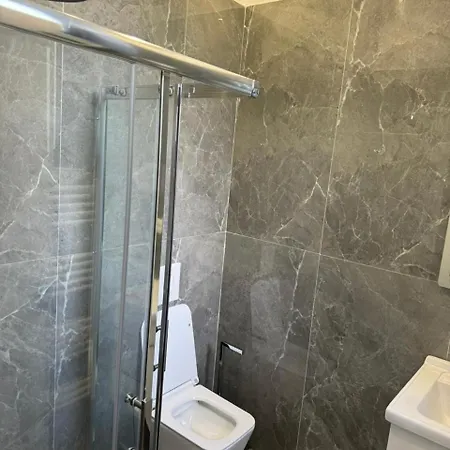21 At Blloku Area Guest house Tirana