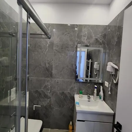 21 At Blloku Area Guest house Tirana