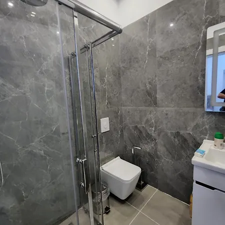 21 At Blloku Area Guest house Tirana