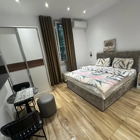 21 At Blloku Area Gasthof