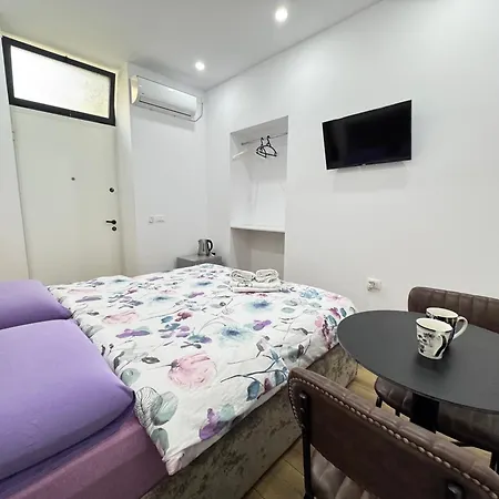 Pensjonat 21 At Blloku Area Tirana