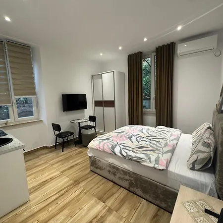 21 At Blloku Area 3*