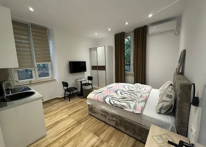 21 At Blloku Area 3*