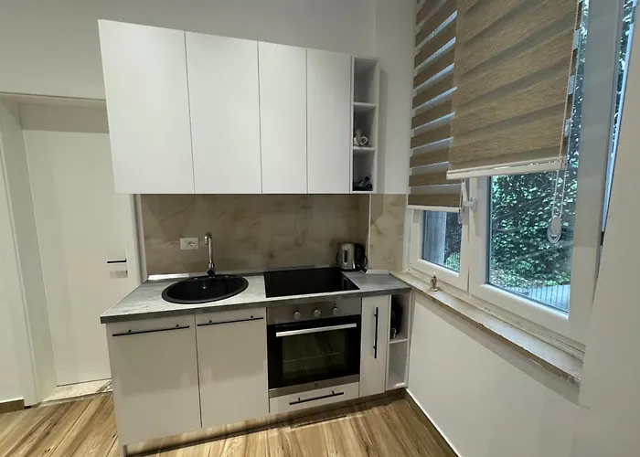 21 At Blloku Area Konukevi 3*