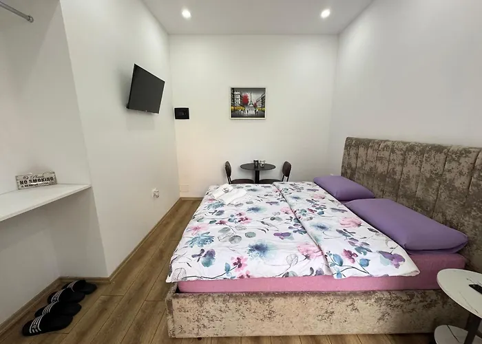 21 At Blloku Area Gasthof